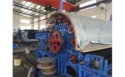 無紡布機(jī)械設(shè)備生產(chǎn)的無紡布袋機(jī)的特點(diǎn)